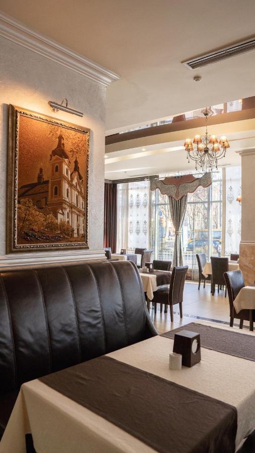 Hotel Lviv Bagian luar foto