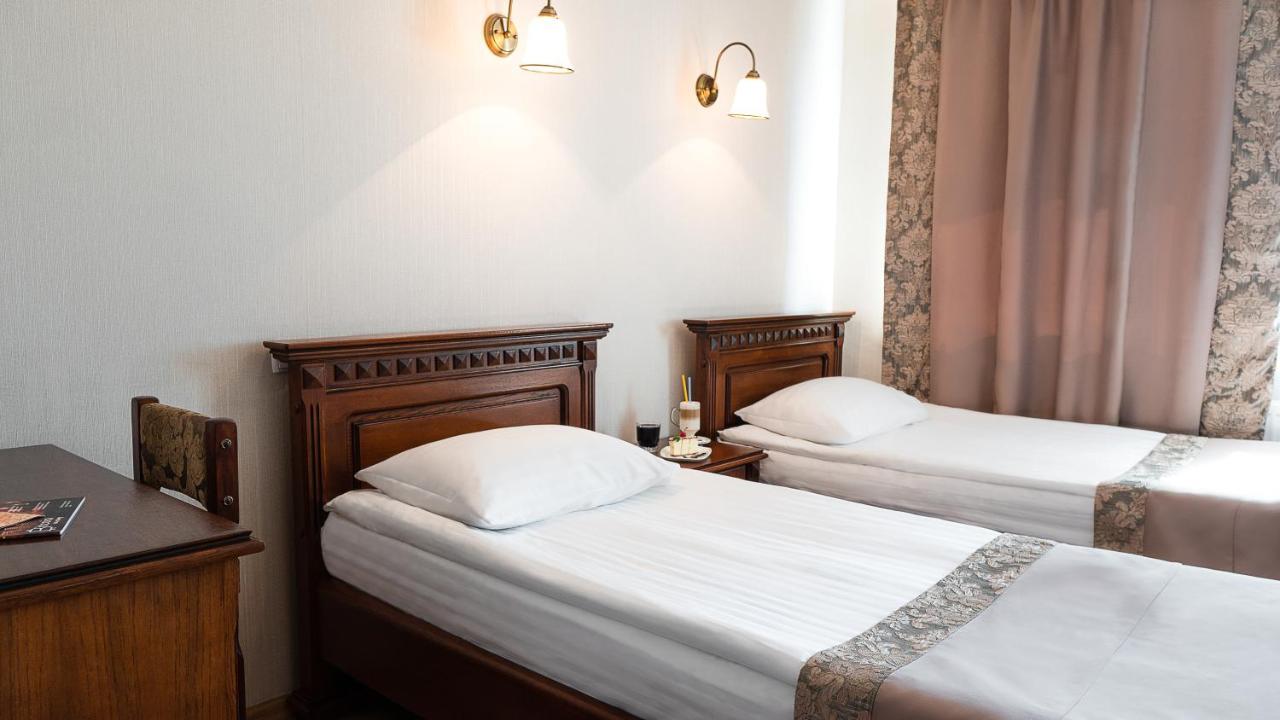 Hotel Lviv Bagian luar foto