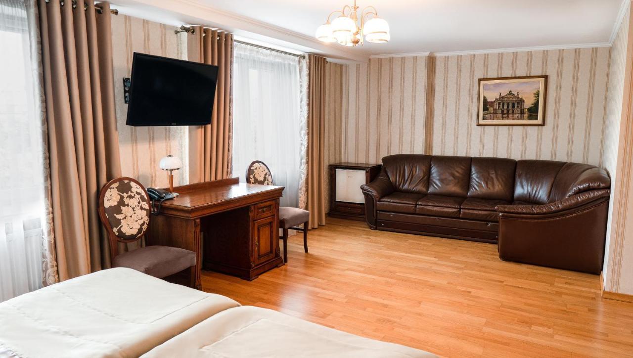 Hotel Lviv Bagian luar foto