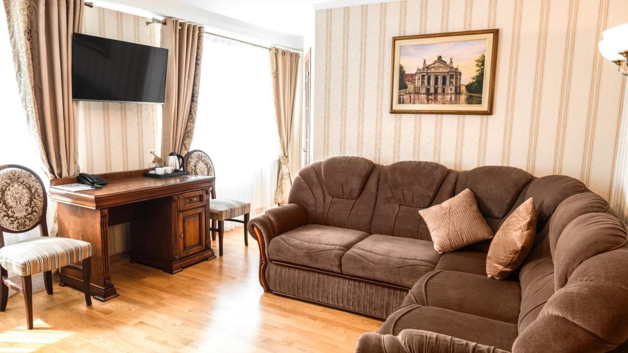 Hotel Lviv Bagian luar foto