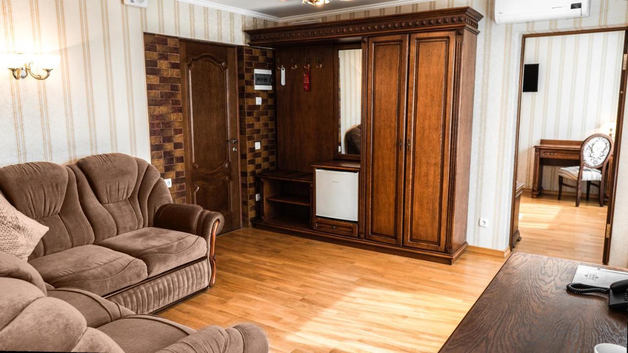 Hotel Lviv Bagian luar foto