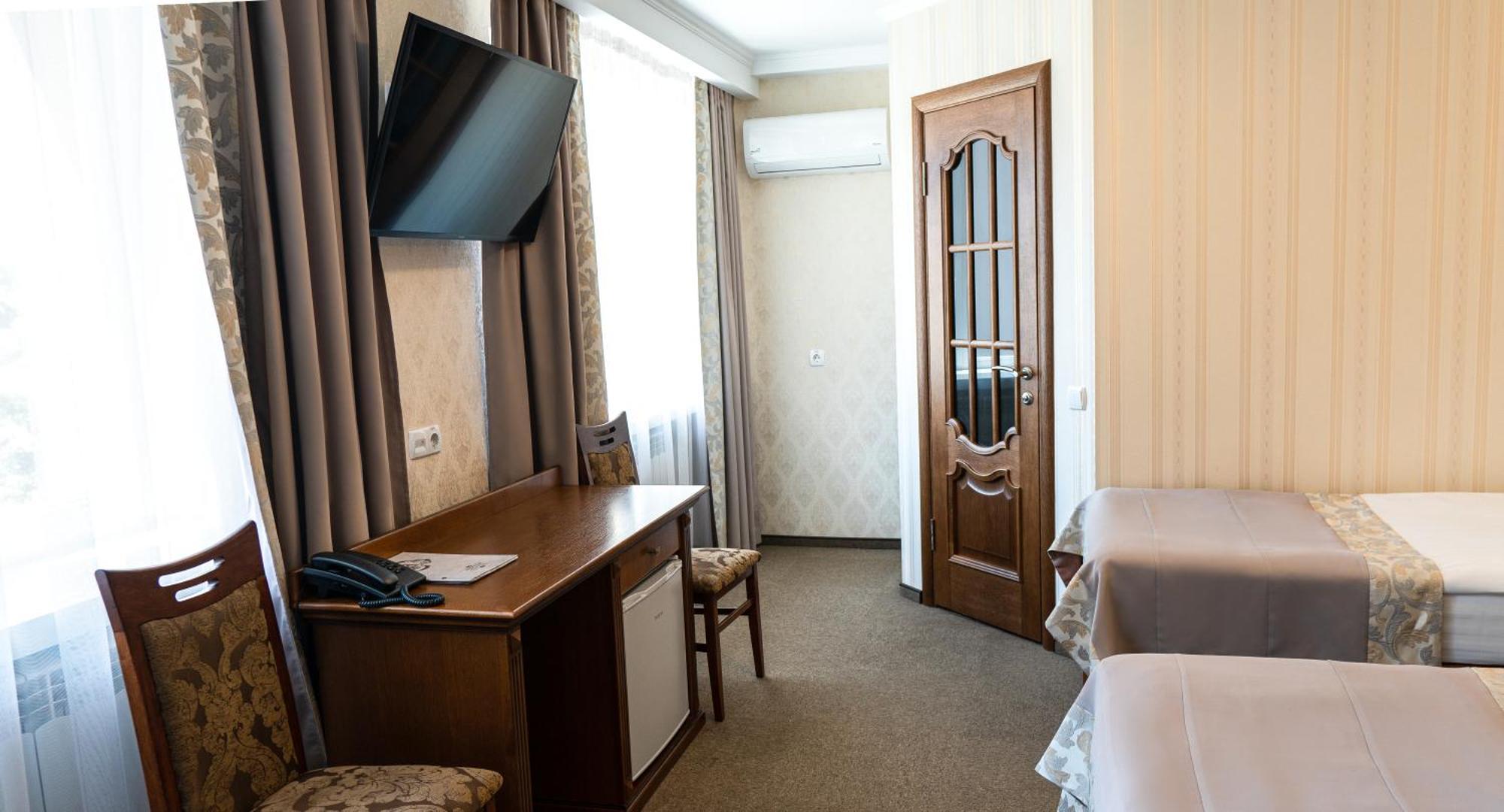 Hotel Lviv Bagian luar foto