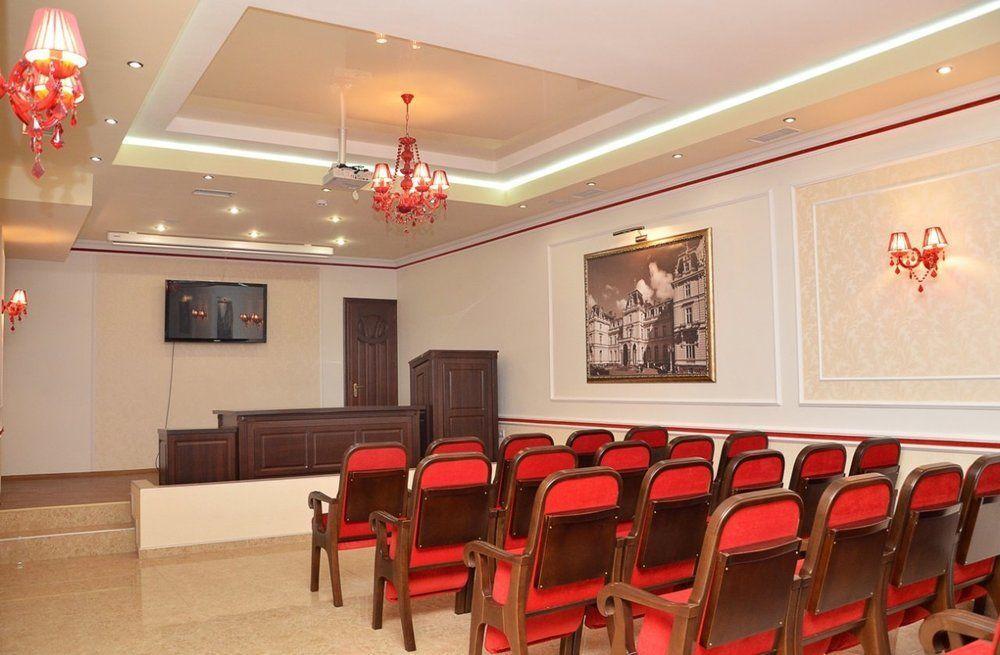 Hotel Lviv Bagian luar foto