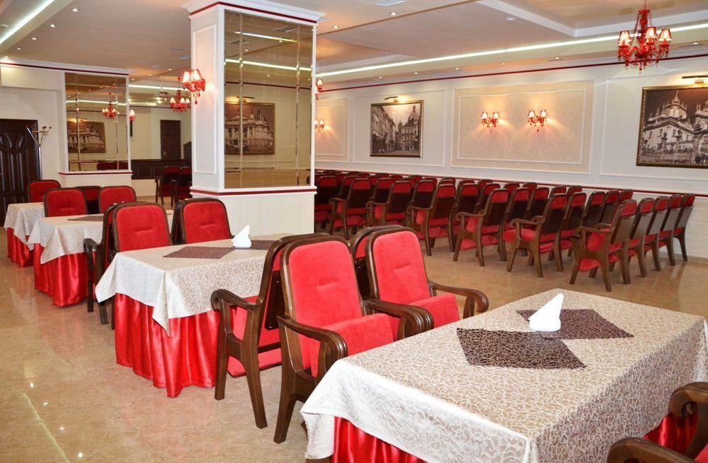 Hotel Lviv Bagian luar foto