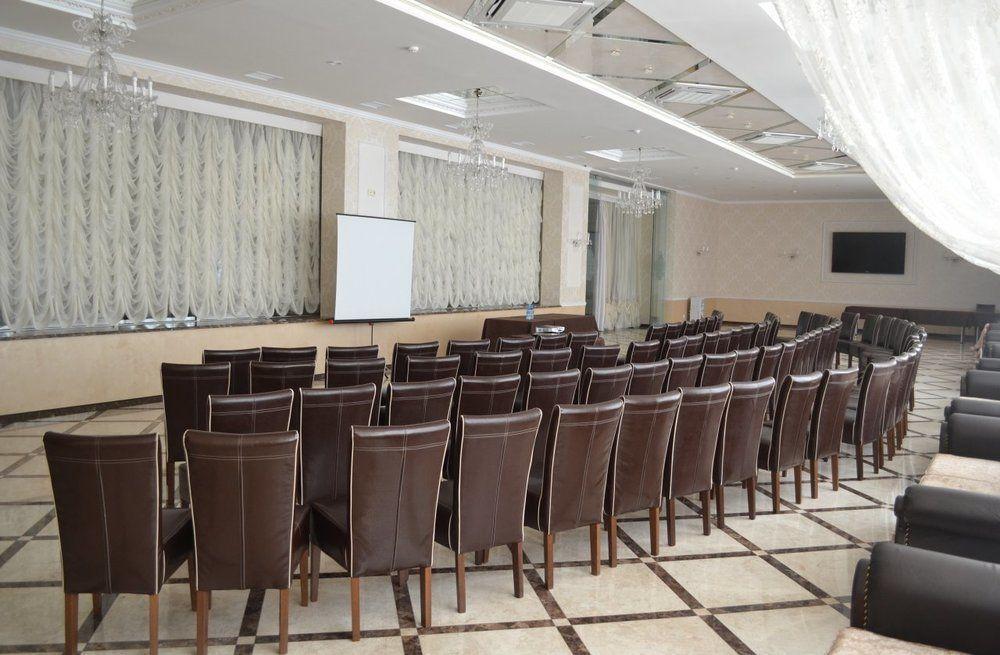 Hotel Lviv Bagian luar foto