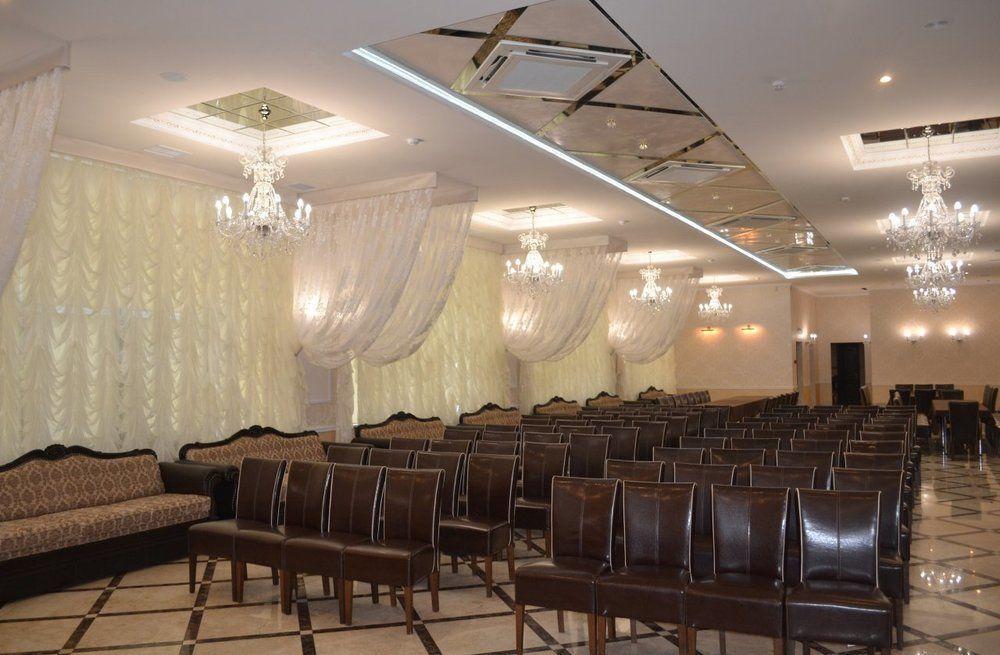 Hotel Lviv Bagian luar foto