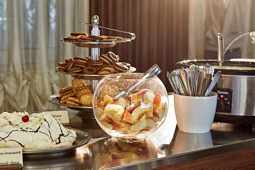Hotel Lviv Bagian luar foto