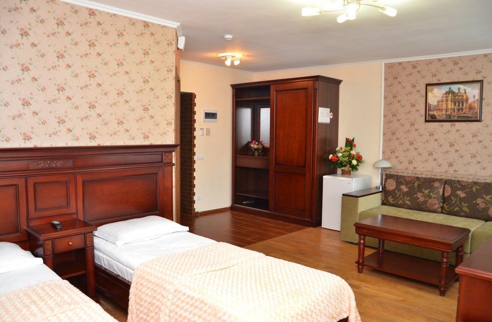 Hotel Lviv Bagian luar foto