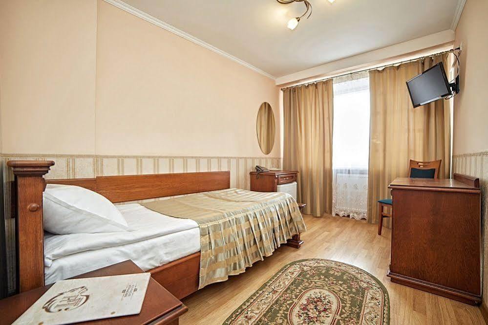 Hotel Lviv Bagian luar foto