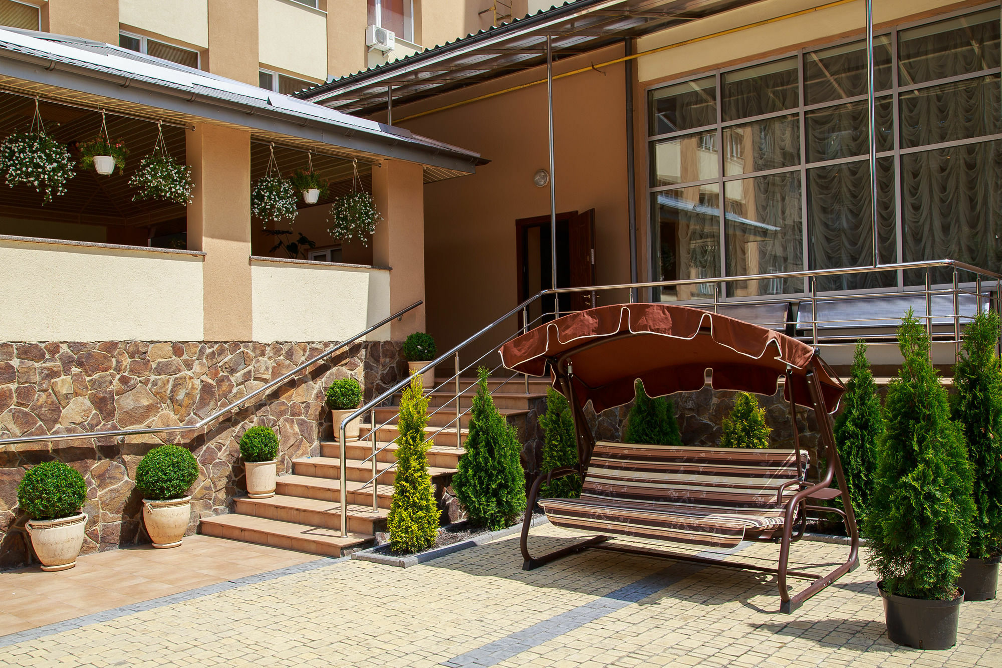 Hotel Lviv Bagian luar foto