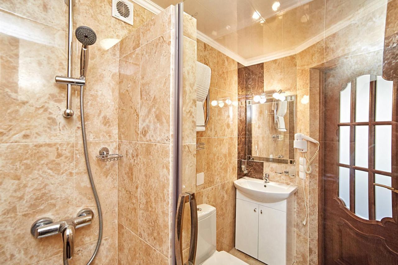 Hotel Lviv Bagian luar foto